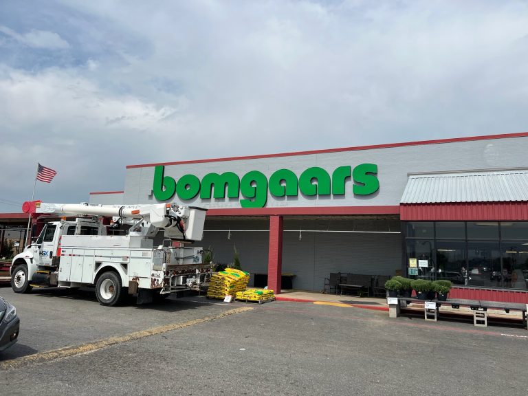 Bomgaars Durant Commercial Sign