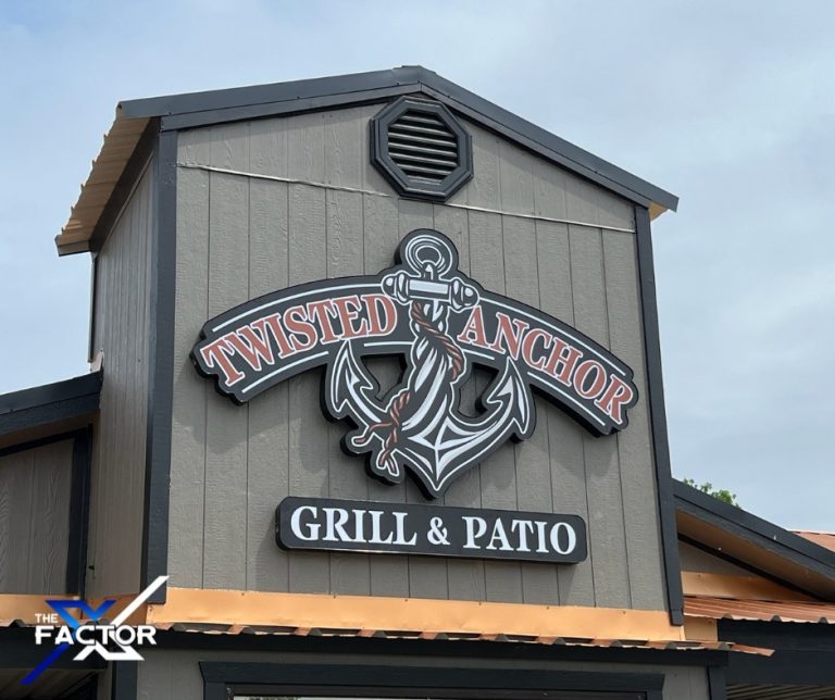 Twisted Anchor Lit Sign